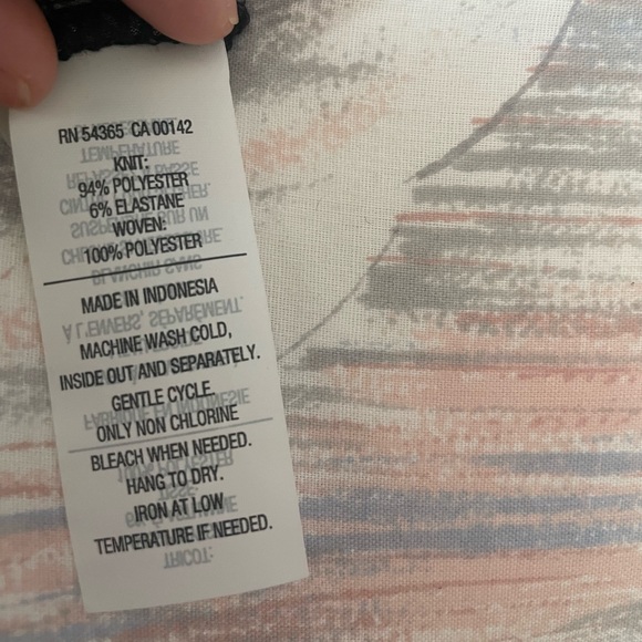 Nygard long sleeve lace front top - Picture 5 of 5